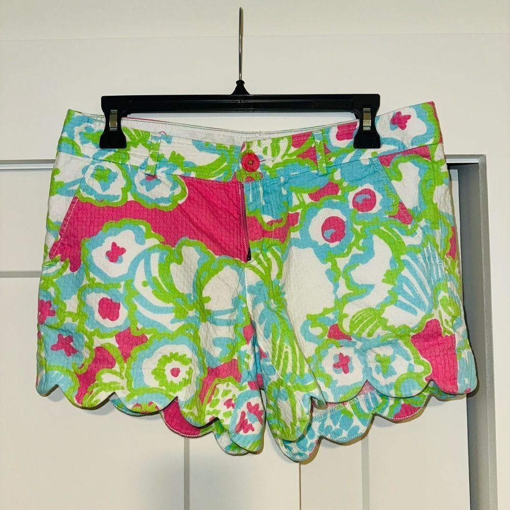 Lilly Pulitzer Buttercup shorts Scalloped Edge Tropical SIZE 4